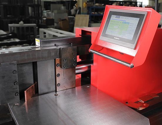 kombinovaný stroj na přípojnice 3 v 1