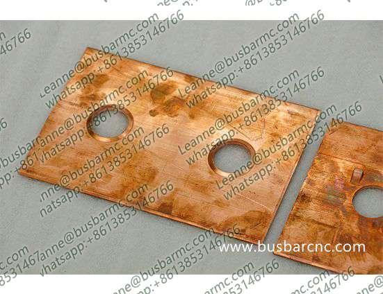 CNC stroj pro výrobu spojů přípojnicových systémů (BBT)