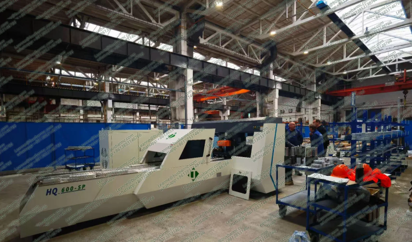 CNC vysekávací a strihací stroj na prípojnice inštalácia